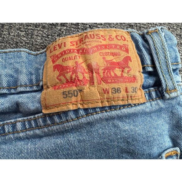 Levis 550 Relaxed Fit Jeans W36 L30 Medium Wash Denim Mens - Picture 3 of 8